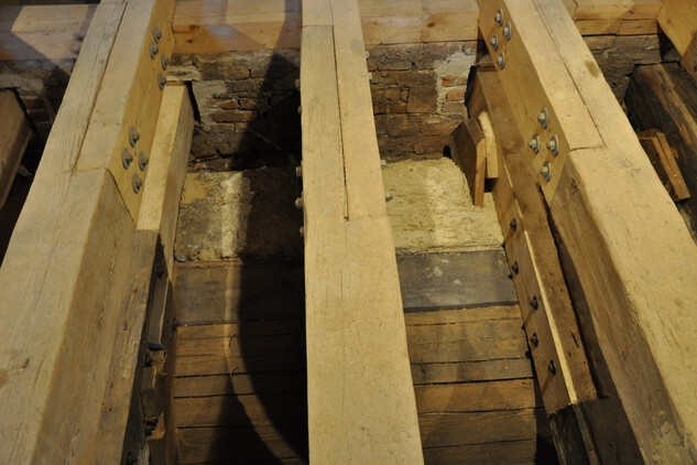 Stropní konstrukce v 1. patře Nové prelatury byly opraveny a následně bude vrácen zásyp.