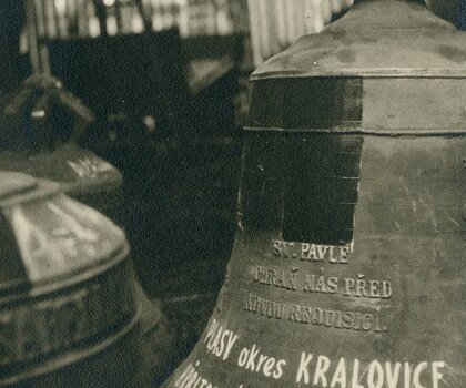 Zvon sv. Pavel po sejmutí z věže.